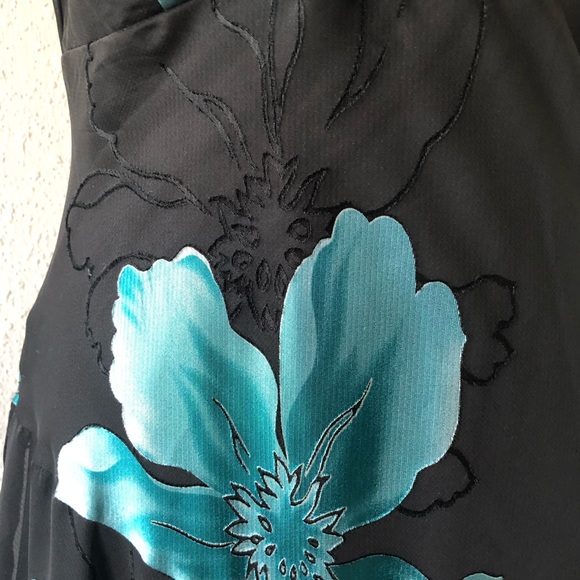 NWT Collection Dressbarn Size 6 - very flattering! - Picture 3 of 4